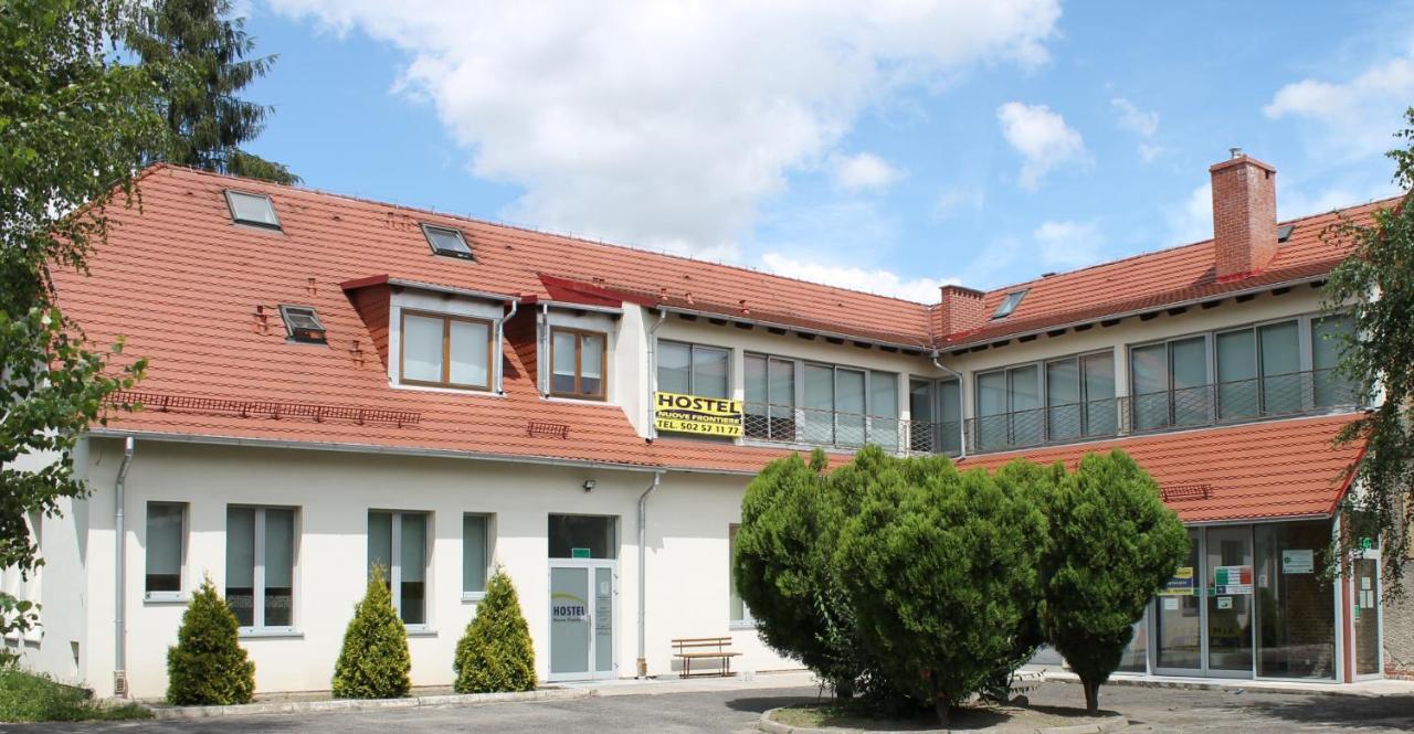 Hostel Nuove Frontiere Nysa Exterior foto